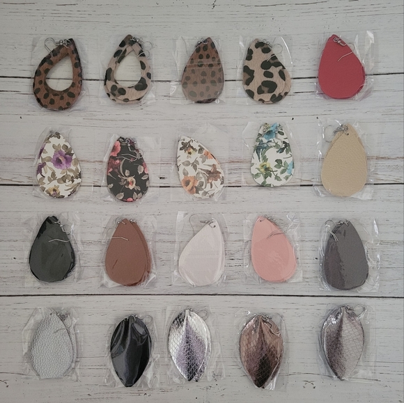 20 pairs of faux leather earrings - Picture 1 of 1